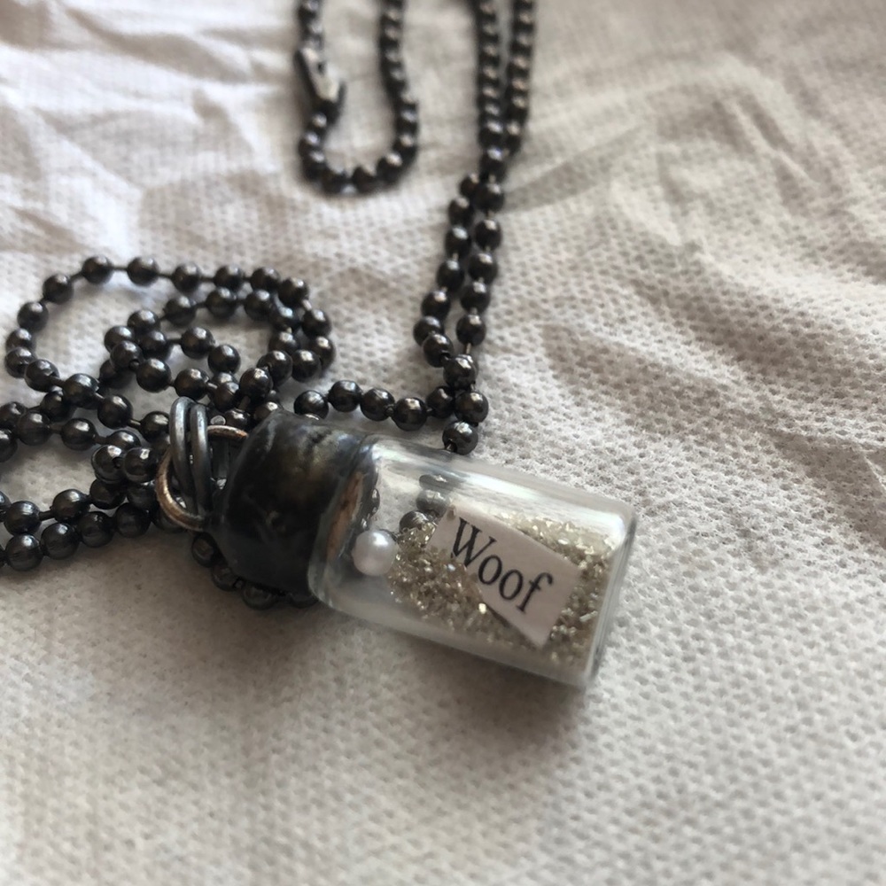 Dog necklace (says “woof!🤗)